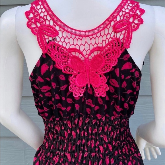 New Pink Women’s jumpsuit 
size 12
Sleeveless 
V neck style 
Stretchy waist - Picture 7 of 8